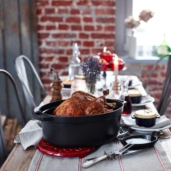 Staub Oval Kochtopf Aus Gusseisen 8 L, Kirsche
